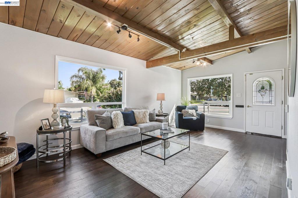 238 Bluebird Ave