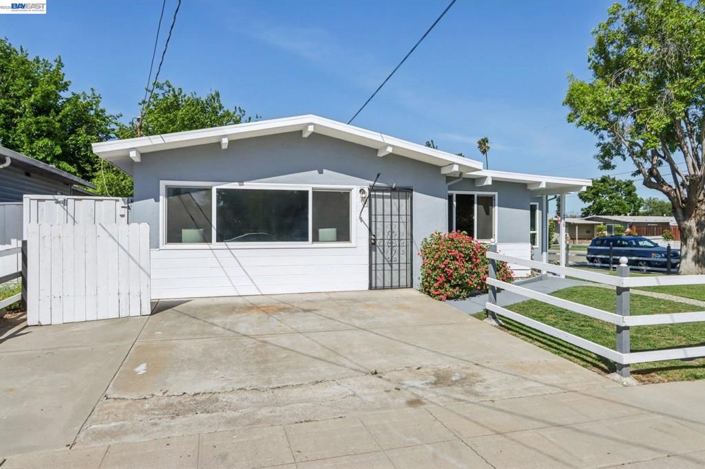 Photo of 238 Bluebird Ave Ave, Livermore, CA 94551 (MLS # 41127676)