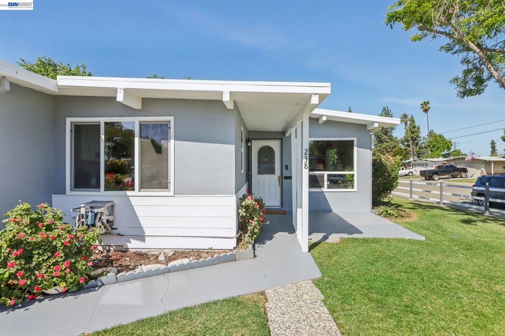 238 Bluebird Ave