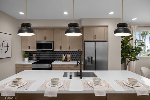 152 Balsawood Tustin CA 92780