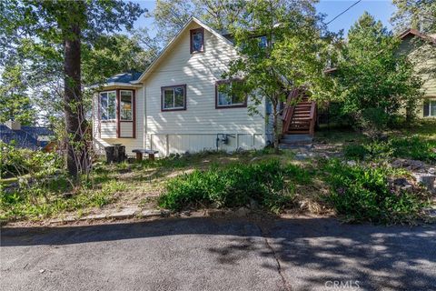 Photo of 29288 Lake View Dr, Cedar Glen, CA 92321 (MLS # IG26119065)