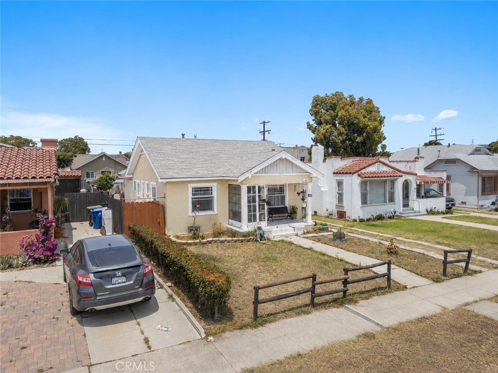 1119 W 84th Place