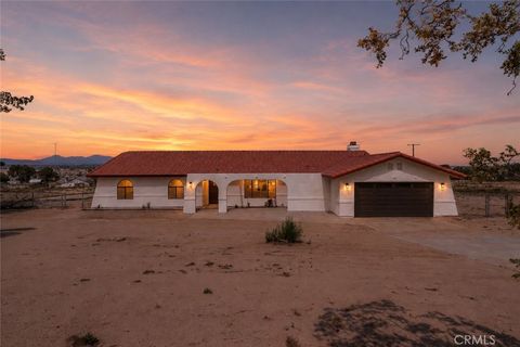Photo of 20575 Lupine ST, Apple Valley, CA 92308 (MLS # IV26125495)
