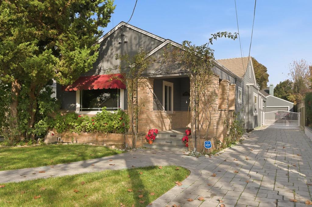 1490 Curtiss Avenue