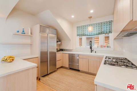 Photo of 34 Park Avenue, Venice, CA 90291 (MLS # 25525529) Photo of 34 Park Avenue, Venice, CA 90291 (MLS # 25525529)