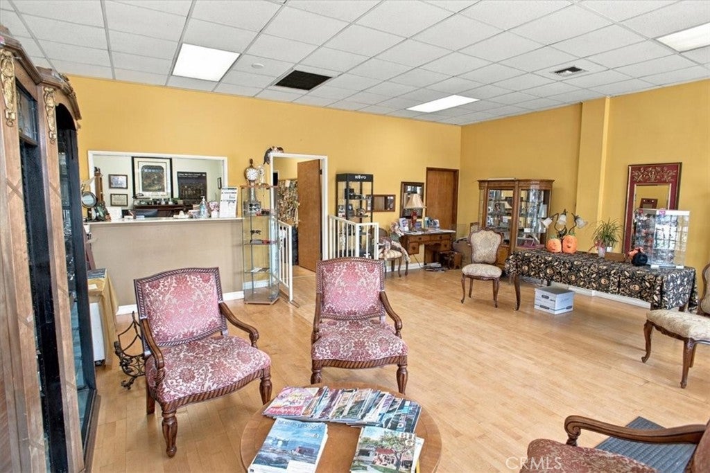 2915 W Magnolia Boulevard