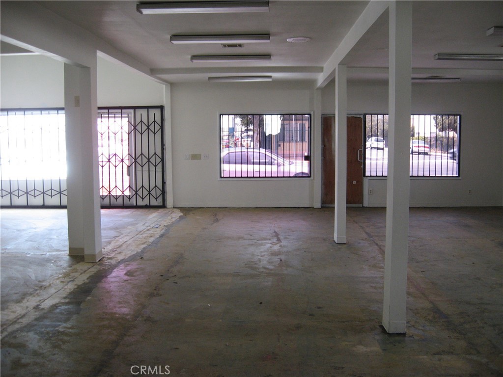 1214 N Wilmington Avenue N