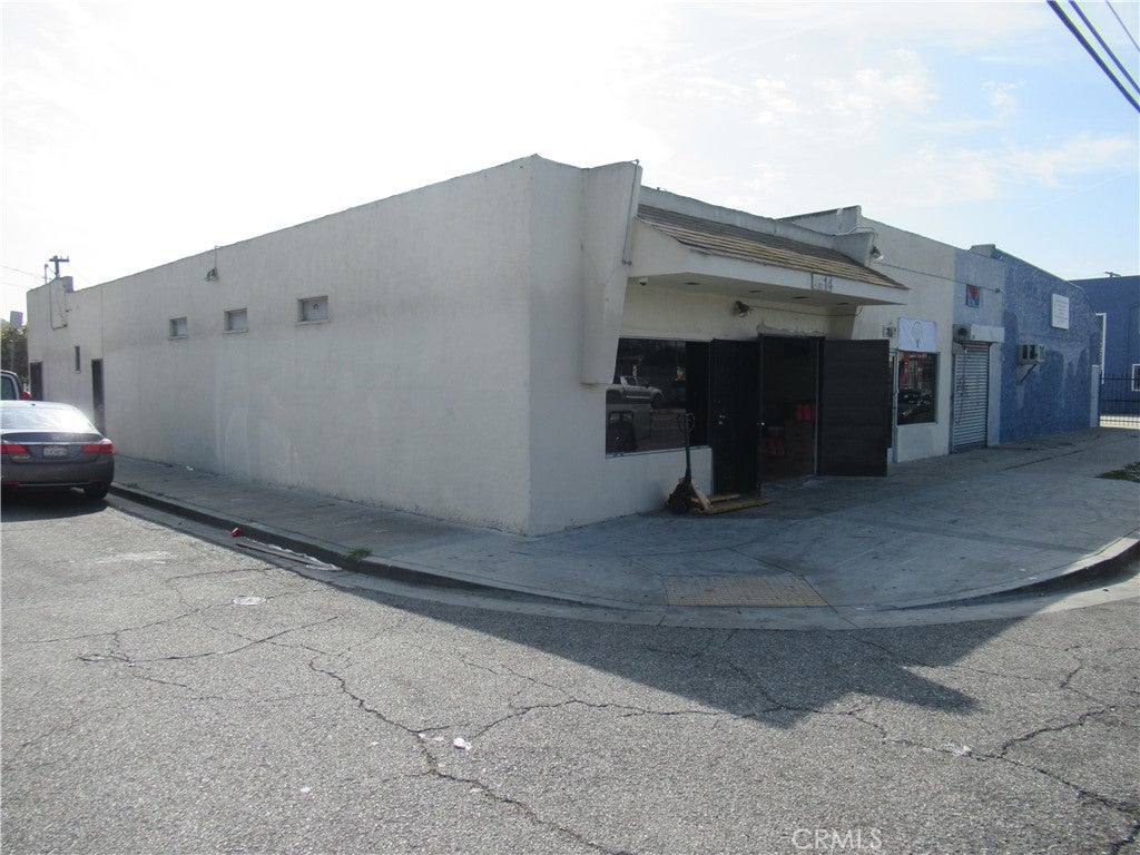 1214 N Wilmington Avenue N
