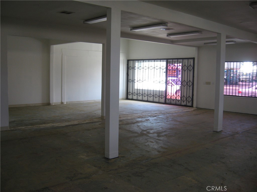 1214 N Wilmington Avenue N