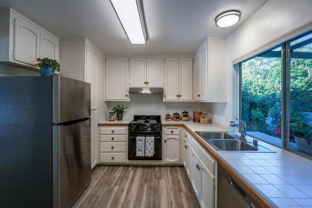 12780 Avenida La Valencia 163