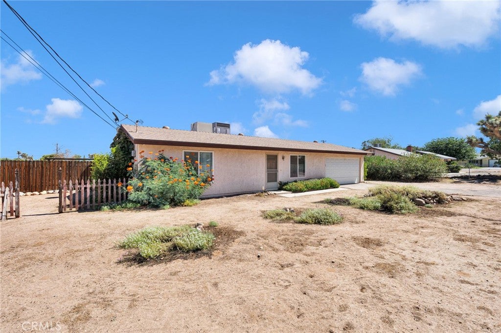10599 Oakwood