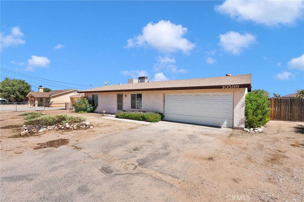 10599 Oakwood