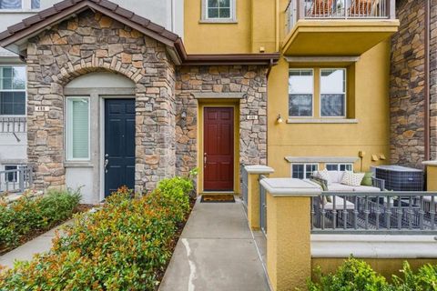 Photo of 486 Wild Cherry Terrace, Sunnyvale, CA 94086 (MLS # ML82044411)