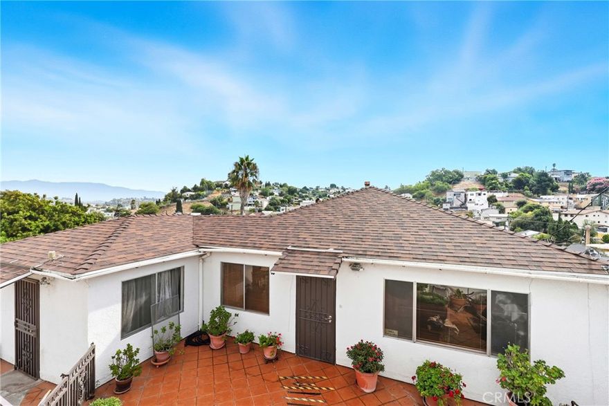 ? Welcome to City Terrace! ?
This charming 3 Bedroom, 2 Bathroom home offers comfort, space, and potential in one of Los Angeles’ most convenient locations. A bonus 4th room—previously used as a library and complete with a closet—can easily serve as an additional bedroom, office, or creative space to fit your needs.
Sitting on a generous lot, this property is ideal for hosting gatherings, entertaining guests, or transforming the backyard into the outdoor oasis of your dreams. Enjoy hillside views that provide the perfect backdrop for evening relaxation.
Centrally located, just minutes from Downtown Los Angeles, cultural hotspots, shopping, dining, and entertainment, plus easy access to the 10 Freeway for seamless commuting.
Don’t miss the opportunity to make this home your own and unlock all the potential it has to offer!