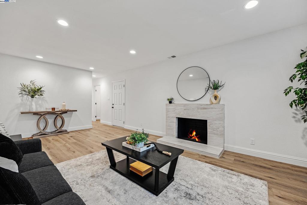 EAST SUN TERRRAC - Residential