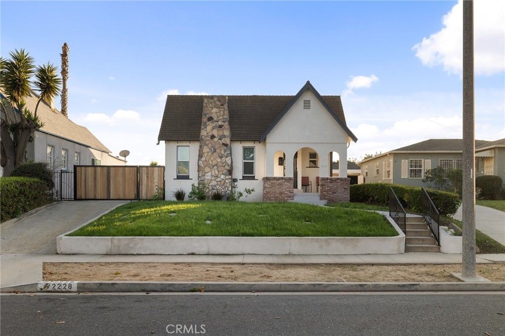 Photo of 2228 W 78th Street, Inglewood, CA 90305 (MLS # SR25276323)