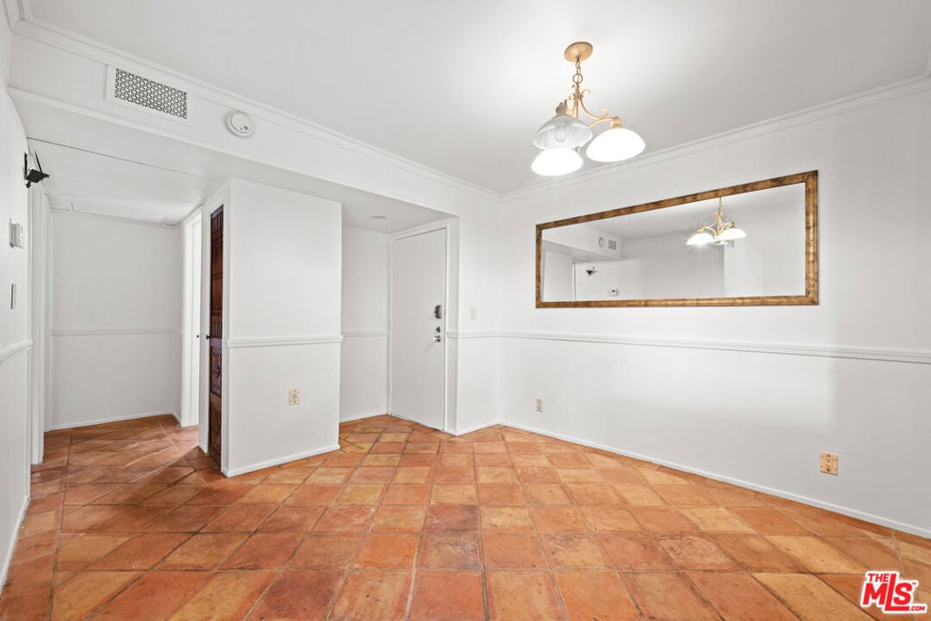 950 N Kings Road 144
