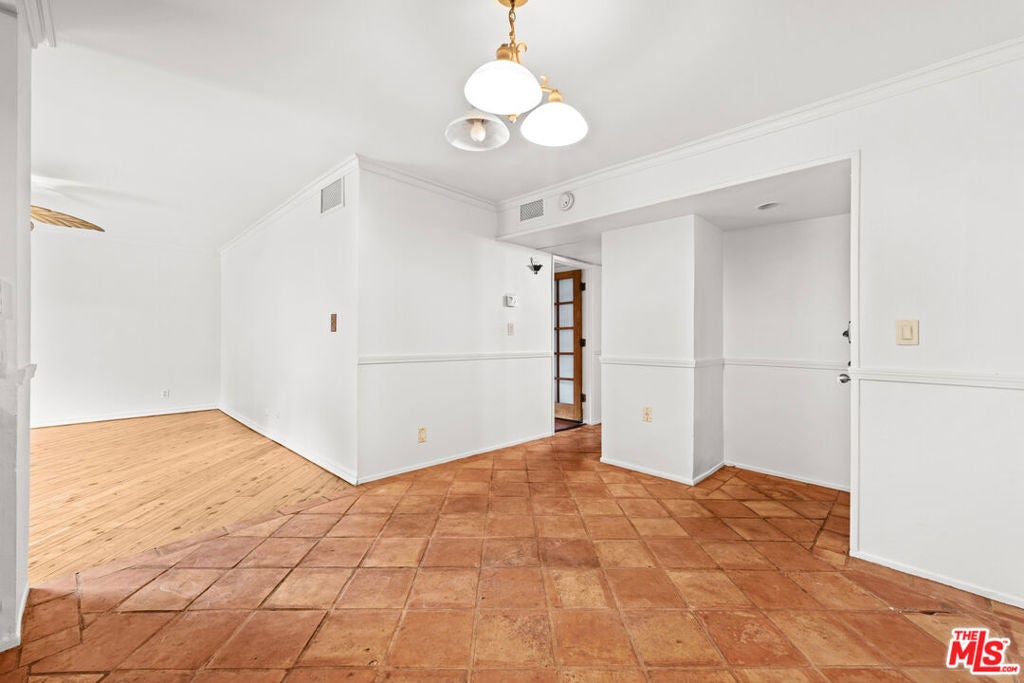 950 N Kings Road 144