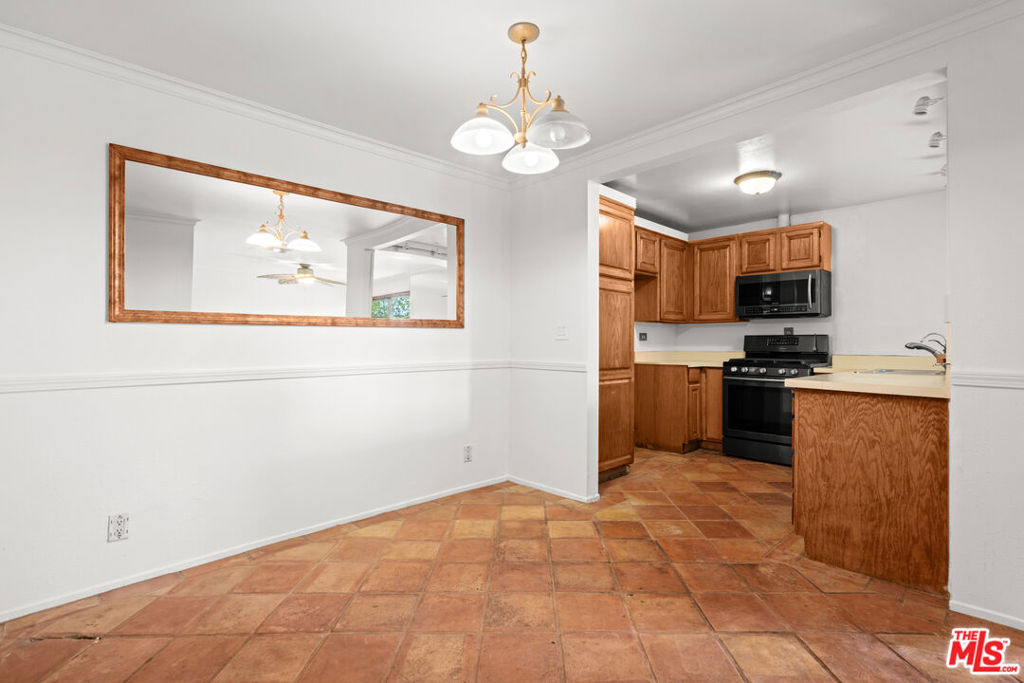 950 N Kings Road 144