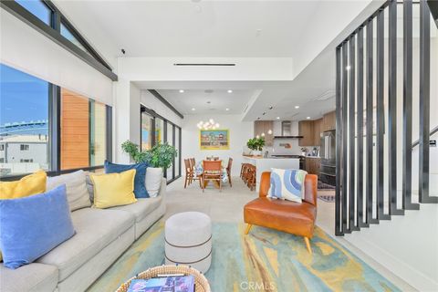 Photo of 504 E Balboa Blvd, Newport Beach, CA 92661 (MLS # NP25260181)