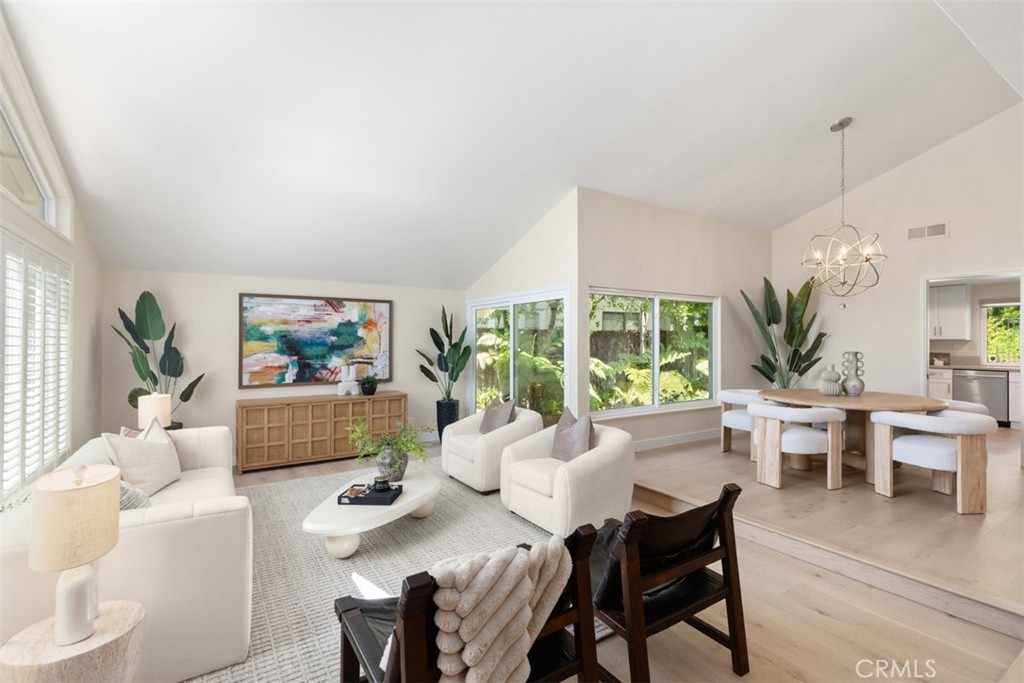 17 Silver Crescent