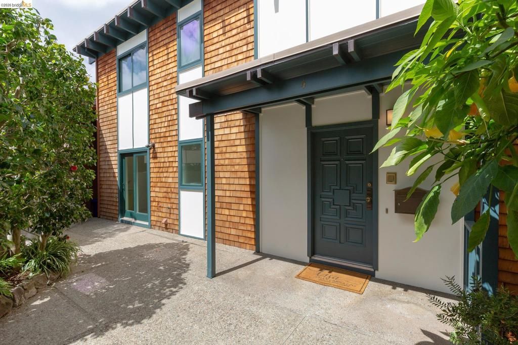 Photo of 4 Cavendish Ln Ln, Piedmont, CA 94602 (MLS # 41131263)