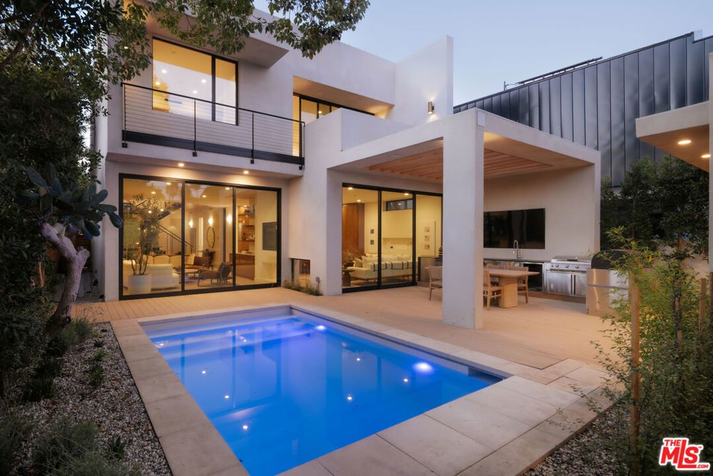 Photo of 8906 Hubbard Street, Culver City, CA 90232 (MLS # 25622621)