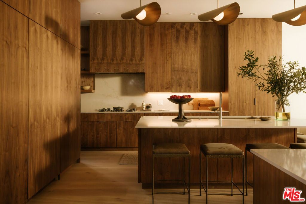 Photo of 8906 Hubbard Street, Culver City, CA 90232 (MLS # 25622621)