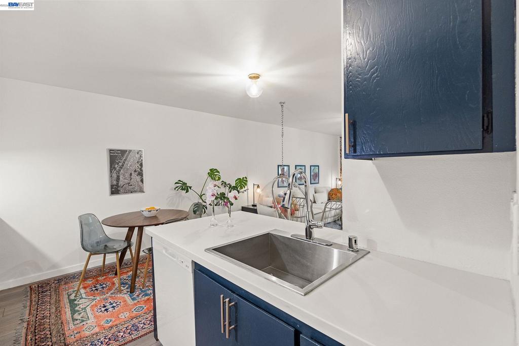 955 Shorepoint Ct 100