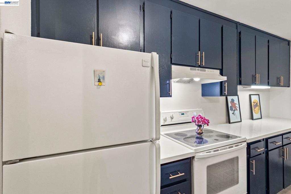 955 Shorepoint Ct 100