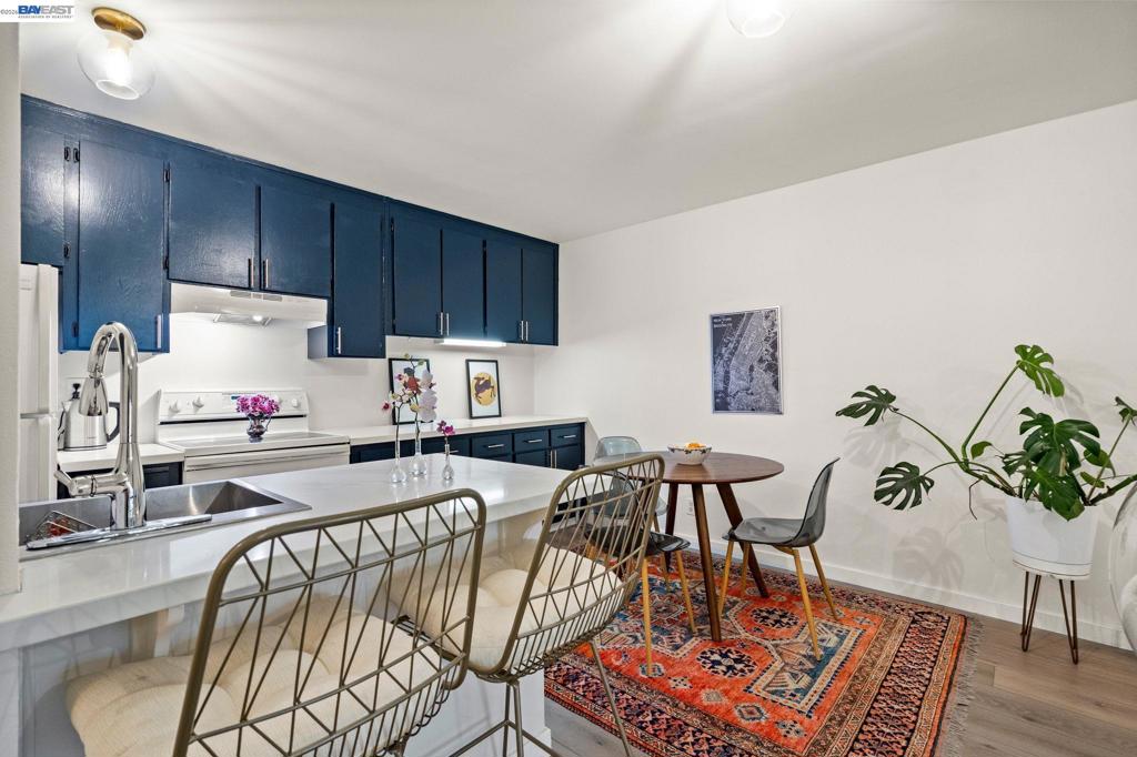 955 Shorepoint Ct 100
