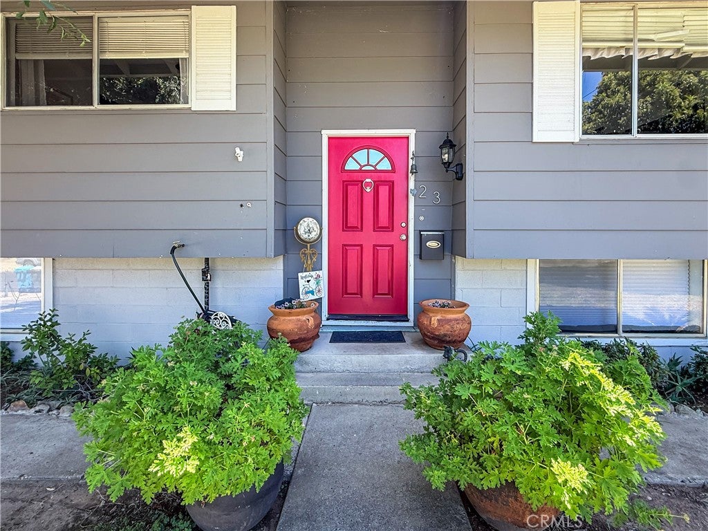 23 Las Plumas Way