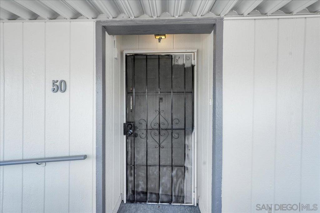 211 N Citrus Avenue 50