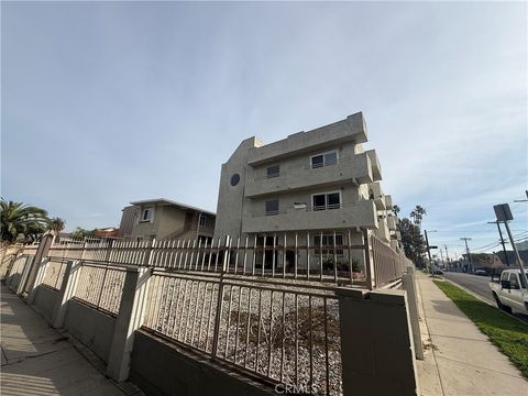 Photo of 400 N Hobart Boulevard #301, Los Angeles, CA 90004 (MLS # AR25280944)