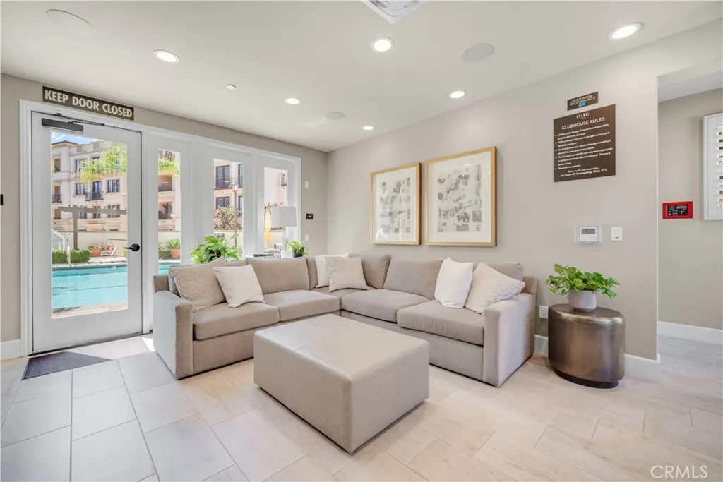 Calabasas, California 91302, United States, 2 Bedrooms Bedrooms, ,3 BathroomsBathrooms,Residential,Active,197681