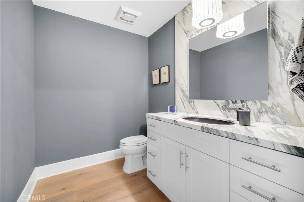 Calabasas, California 91302, United States, 2 Bedrooms Bedrooms, ,3 BathroomsBathrooms,Residential,Active,197681