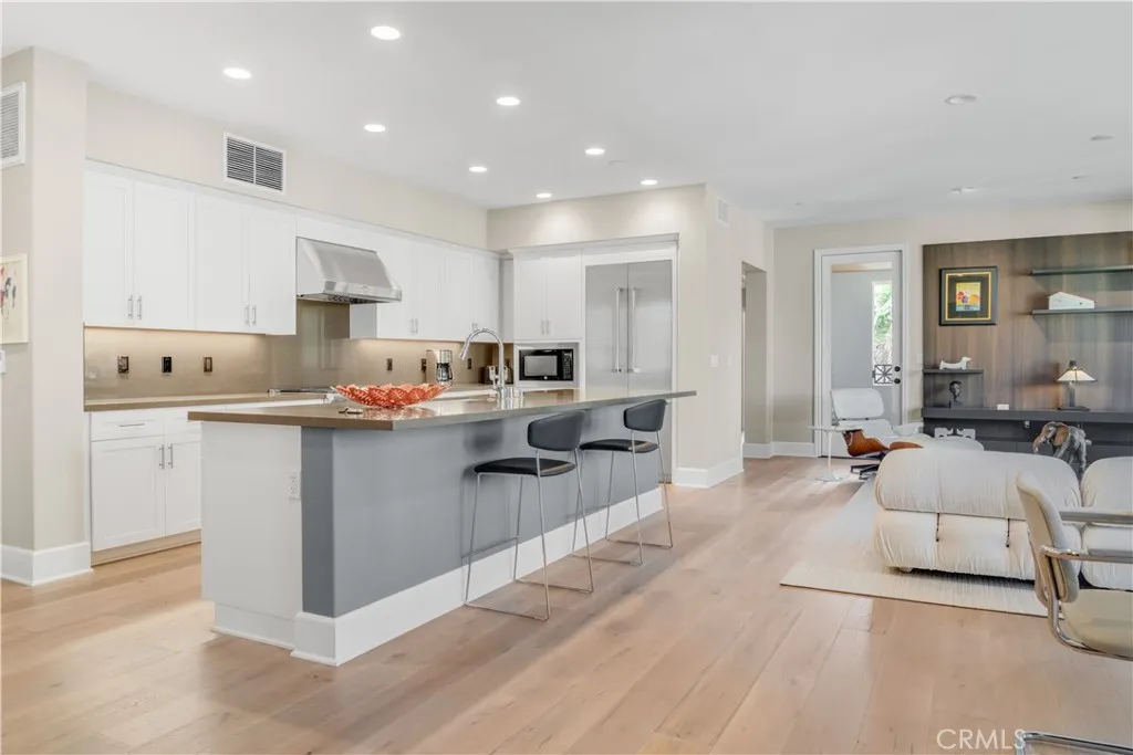 Calabasas, California 91302, United States, 2 Bedrooms Bedrooms, ,3 BathroomsBathrooms,Residential,Active,197681