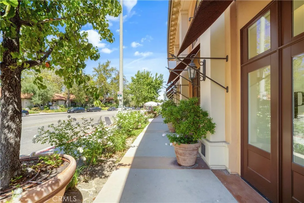 Calabasas, California 91302, United States, 2 Bedrooms Bedrooms, ,3 BathroomsBathrooms,Residential,Active,197681