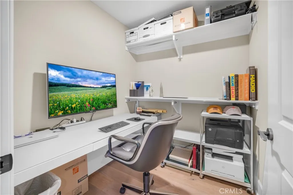 Calabasas, California 91302, United States, 2 Bedrooms Bedrooms, ,3 BathroomsBathrooms,Residential,Active,197681