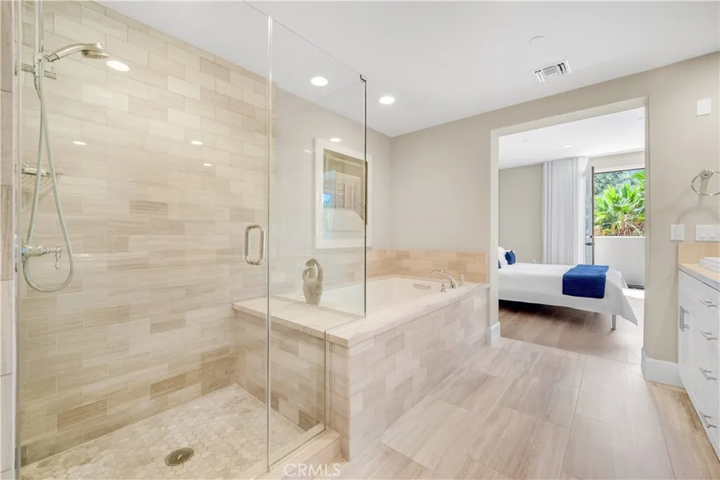 Calabasas, California 91302, United States, 2 Bedrooms Bedrooms, ,3 BathroomsBathrooms,Residential,Active,197681