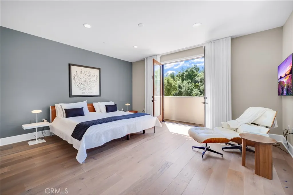 Calabasas, California 91302, United States, 2 Bedrooms Bedrooms, ,3 BathroomsBathrooms,Residential,Active,197681