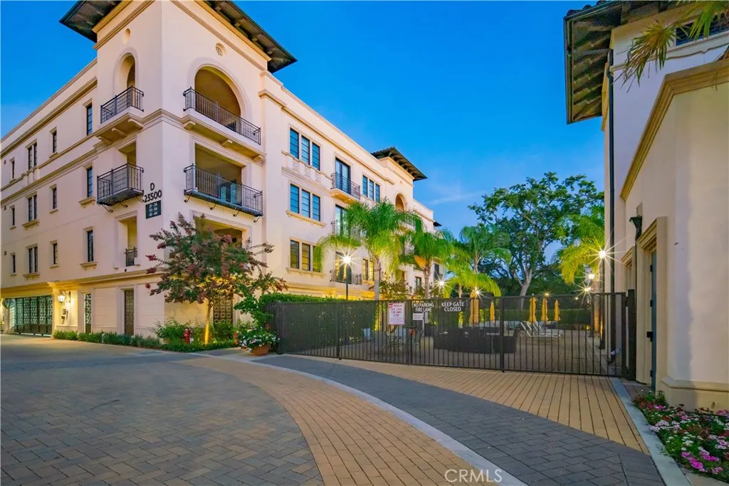 Calabasas, California 91302, United States, 2 Bedrooms Bedrooms, ,3 BathroomsBathrooms,Residential,Active,197681