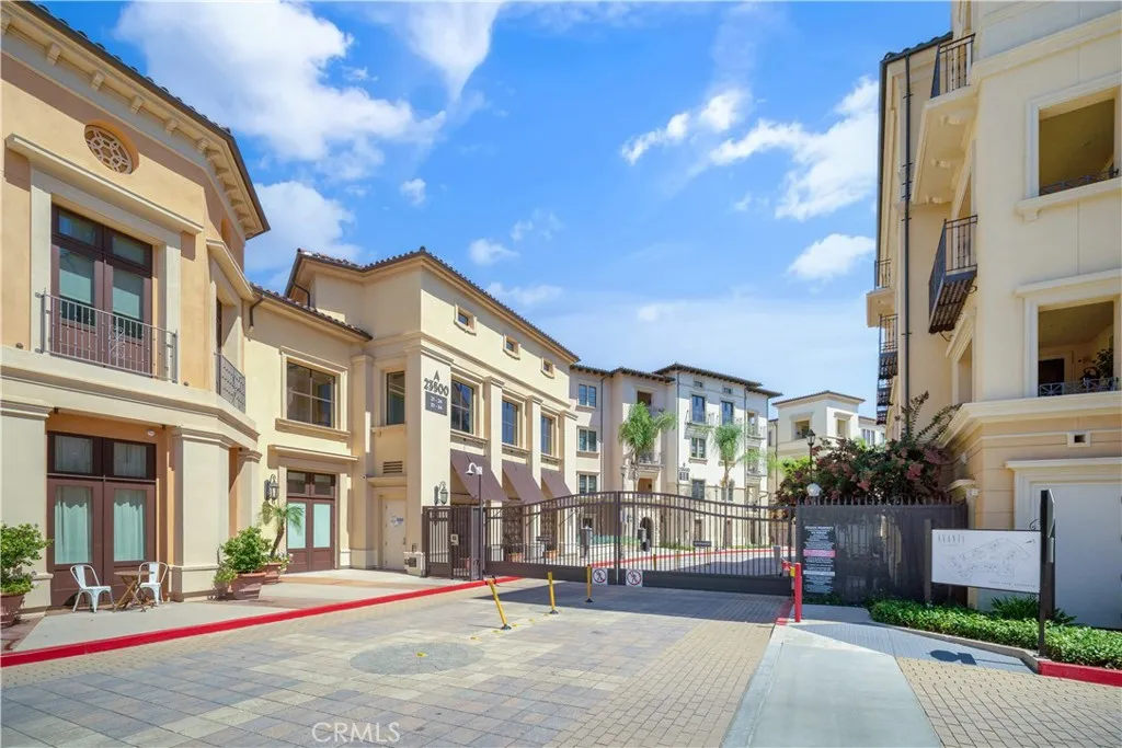 Calabasas, California 91302, United States, 2 Bedrooms Bedrooms, ,3 BathroomsBathrooms,Residential,Active,197681