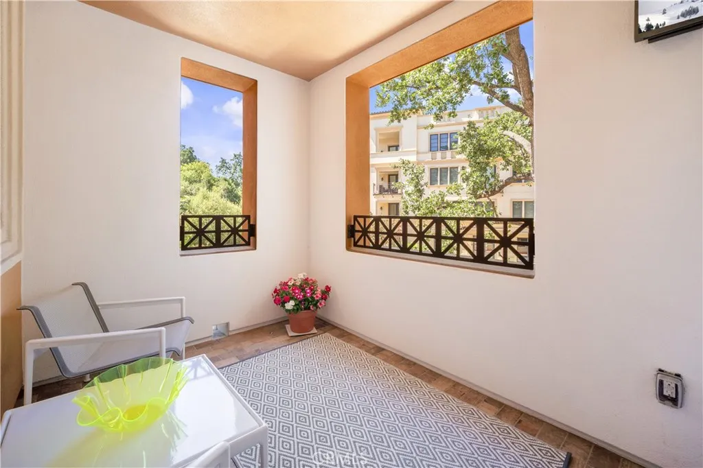 Calabasas, California 91302, United States, 2 Bedrooms Bedrooms, ,3 BathroomsBathrooms,Residential,Active,197681