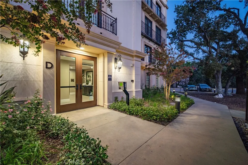 Calabasas, California 91302, United States, 2 Bedrooms Bedrooms, ,3 BathroomsBathrooms,Residential,Active,197681