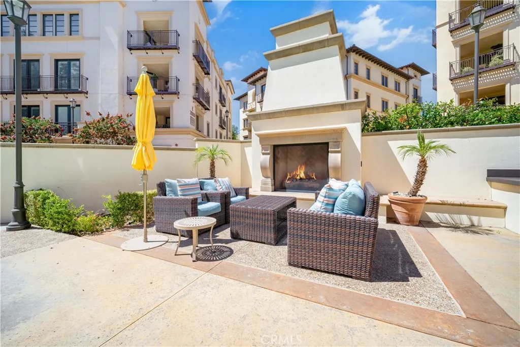 Calabasas, California 91302, United States, 2 Bedrooms Bedrooms, ,3 BathroomsBathrooms,Residential,Active,197681