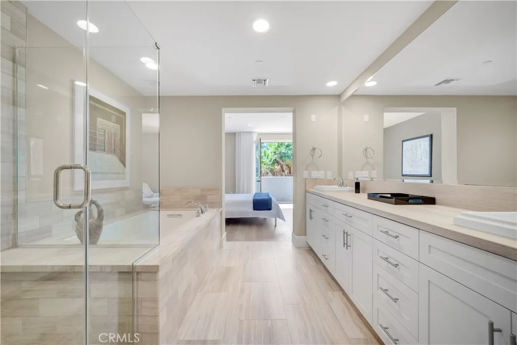 Calabasas, California 91302, United States, 2 Bedrooms Bedrooms, ,3 BathroomsBathrooms,Residential,Active,197681