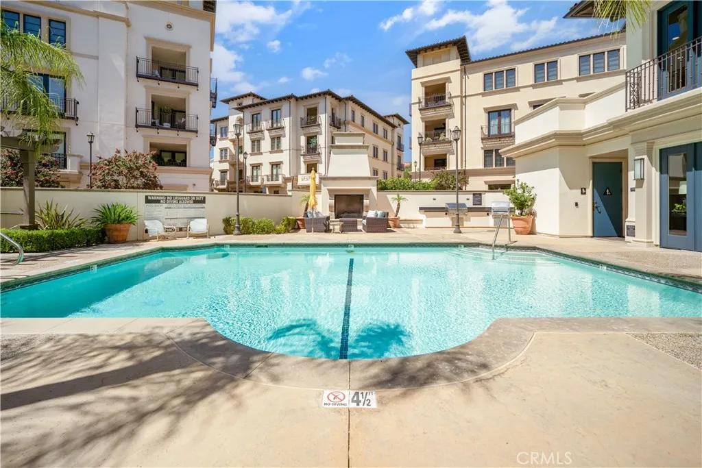 Calabasas, California 91302, United States, 2 Bedrooms Bedrooms, ,3 BathroomsBathrooms,Residential,Active,197681