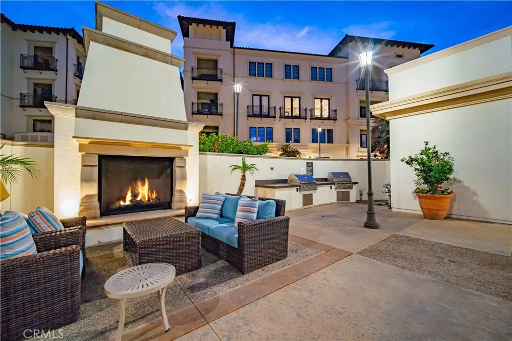 Calabasas, California 91302, United States, 2 Bedrooms Bedrooms, ,3 BathroomsBathrooms,Residential,Active,197681