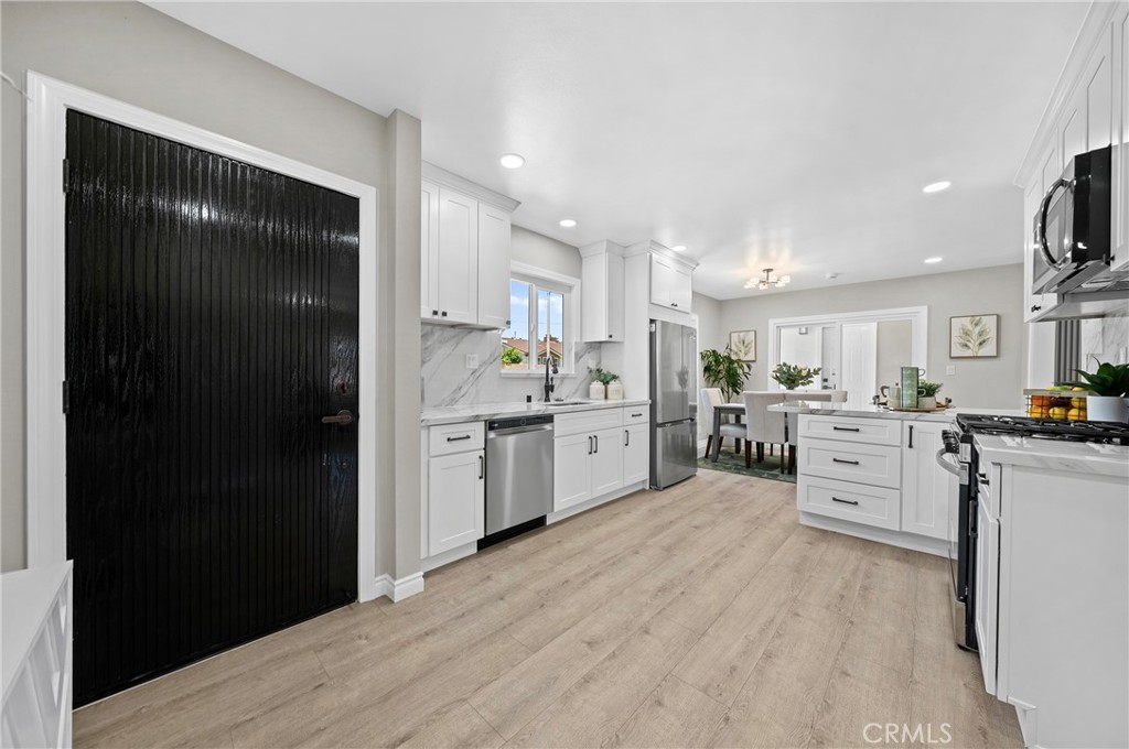 1404 E Louisa Avenue